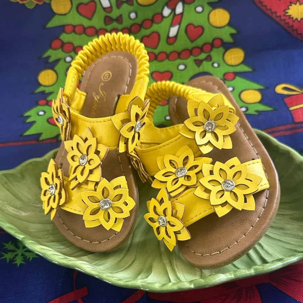 IYNX Sunny Yellow Floral Kids Sandals (5T)